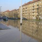 Havárie vody v Praze 9 v ulici Sokolovské před poliklinikou