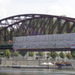 Lávka na železničním mostě v Praze by se měla zprovoznit už na konci září