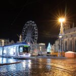 Ulicemi Plzně jezdí Vánoční tramvaj