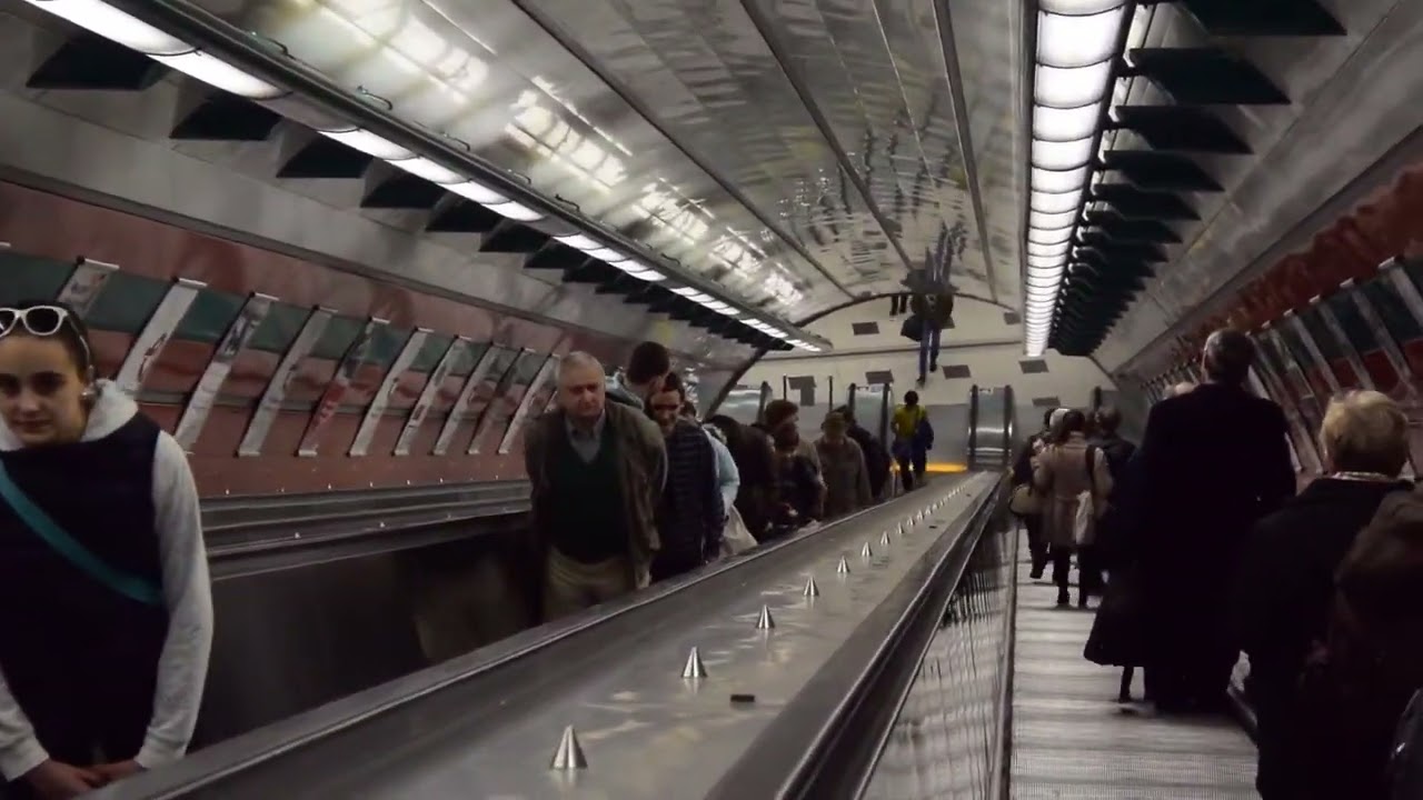 Eskalátory ve stanici Petřiny