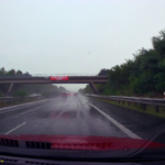 Bezpečná jízda na dálnicích během deštivého počasí