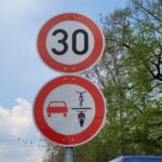 Značka 277.1 v Německu: Zákaz předjíždění pro vícestopá motorová vozidla a motocykly s postranním vozíkem